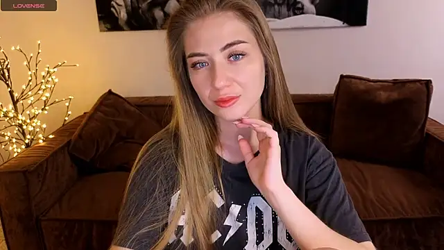 Adelyna Bird online show from 31, 7, 2026