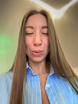 Snapshot of EvaCatt chatting on 23, 11, 2025 EvaCatt online show from 23, 11, 2025