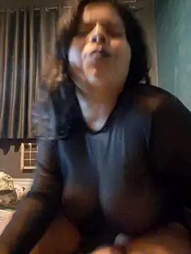 Snapshot of niCuNin chatting on 14, 10, 2025 niCuNin online show from 14, 10, 2025