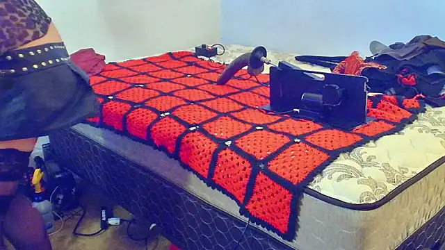 DoMeDoggyDiana online show from 24, 10, 2025