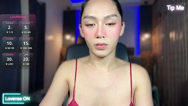 Snapshot of UrdreamTSgirl chatting on 5, 11, 2025 UrdreamTSgirl online show from 5, 11, 2025