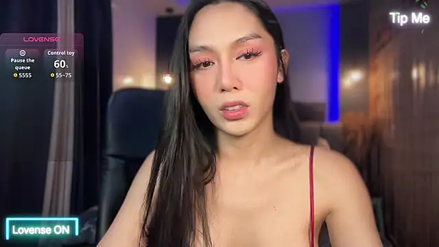 Snapshot of UrdreamTSgirl chatting on 9, 11, 2025 UrdreamTSgirl online show from 9, 11, 2025