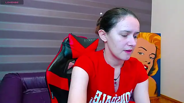 iris nikhols online show from 5, 11, 2025