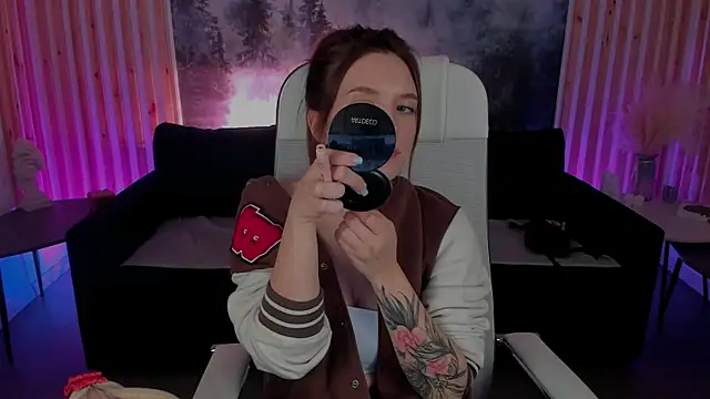 Snapshot of JennyDens chatting on 10, 2, 2025 JennyDens online show from 10, 2, 2025