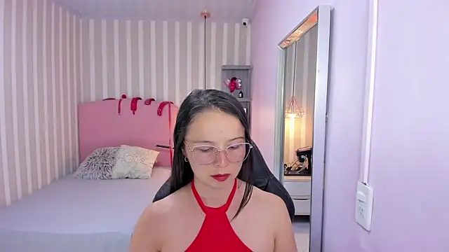 LORELAIGIVEN online show from 5, 11, 2025