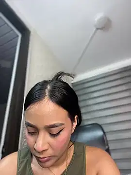 Little Amber6 online show from 8, 3, 2025