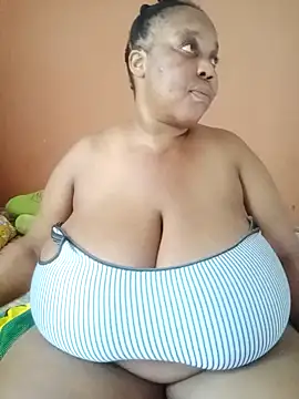 Snapshot of Lovelyboobs01 chatting on 7, 1, 2025 Lovelyboobs01 online show from 7, 1, 2025