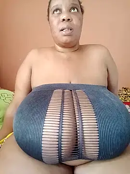 Snapshot of Lovelyboobs01 chatting on 10, 1, 2025 Lovelyboobs01 online show from 10, 1, 2025