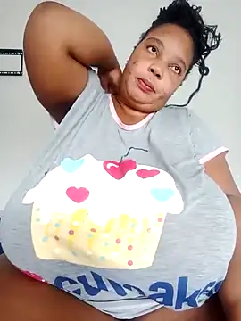 Snapshot of Lovelyboobs01 chatting on 4, 3, 2025 Lovelyboobs01 online show from 4, 3, 2025