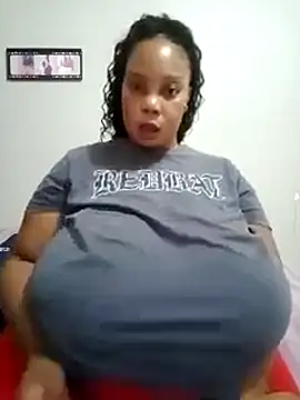 Snapshot of Lovelyboobs01 chatting on 10, 3, 2025 Lovelyboobs01 online show from 10, 3, 2025