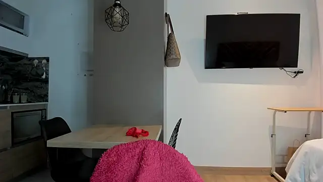 Snapshot of alexademie1 chatting on 28, 12, 2024 alexademie1 online show from 28, 12, 2024