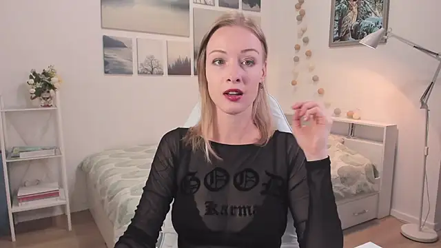 MissRightX online show from 8, 9, 2025