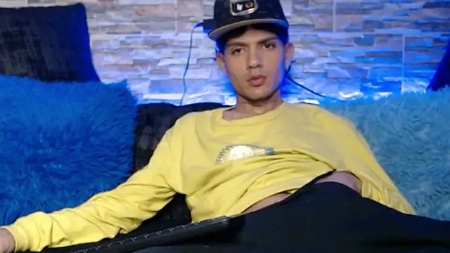 Snapshot of andersonZ998 chatting on 20, 3, 2025 andersonZ998 online show from 20, 3, 2025