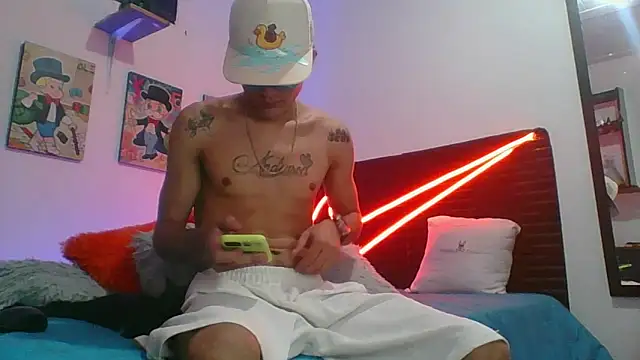 Snapshot of andersonZ998 chatting on 13, 10, 2025 andersonZ998 online show from 13, 10, 2025