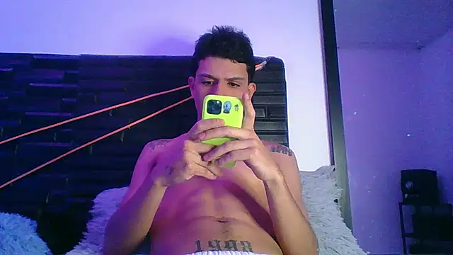 Snapshot of andersonZ998 chatting on 16, 10, 2025 andersonZ998 online show from 16, 10, 2025