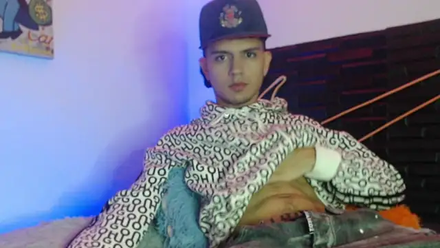 Snapshot of andersonZ998 chatting on 26, 10, 2025 andersonZ998 online show from 26, 10, 2025