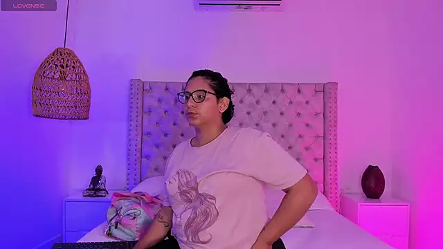 DanielleEvans  online show from 18, 3, 2025