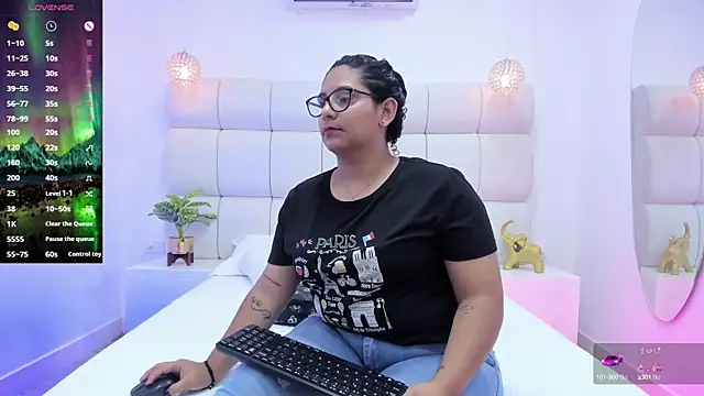 DanielleEvans  online show from 11, 9, 2025