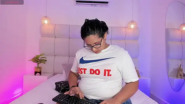 DanielleEvans  online show from 19, 9, 2025