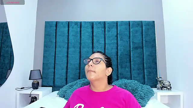 DanielleEvans  online show from 14, 12, 2025