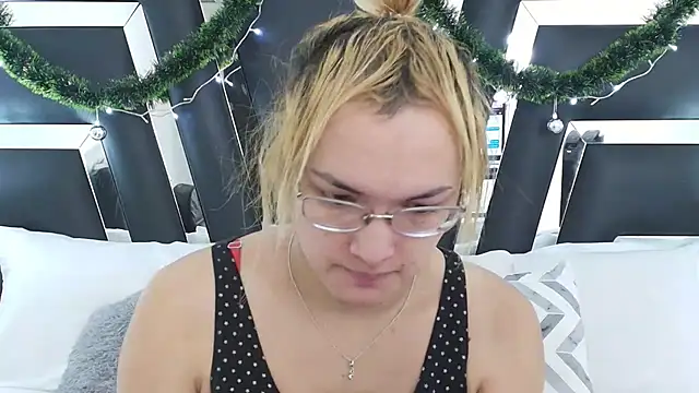 Snapshot of katya_kozlov chatting on 4, 12, 2024 katya kozlov online show from 4, 12, 2024