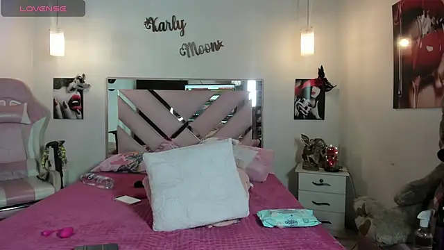 Snapshot of Karly_moon chatting on 3, 12, 2024 Karly moon online show from 3, 12, 2024