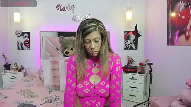 Snapshot of Karly_moon chatting on 17, 9, 2025 Karly moon online show from 17, 9, 2025