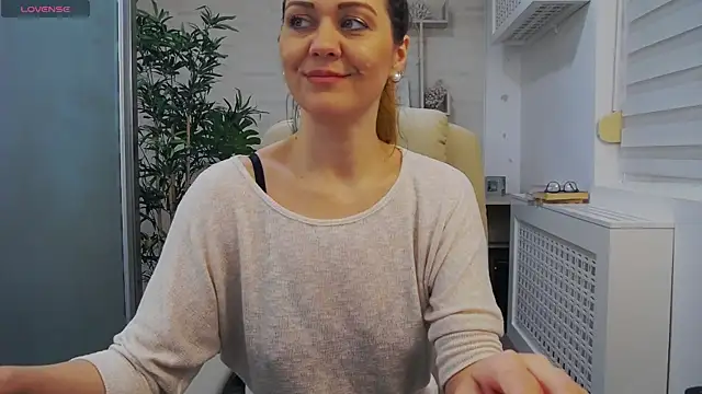 EllaMilf  online show from 25, 1, 2025