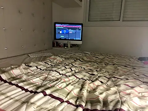 Snapshot of SabrinaRussel chatting on 4, 12, 2024 SabrinaRussel online show from 4, 12, 2024