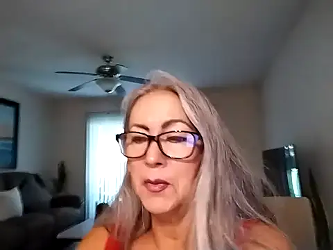 Snapshot of EvaRobinson chatting on 10, 6, 2026 EvaRobinson online show from 10, 6, 2026