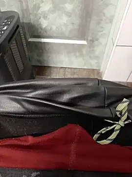 Snapshot of feathersify chatting on 6, 11, 2025 feathersify online show from 6, 11, 2025