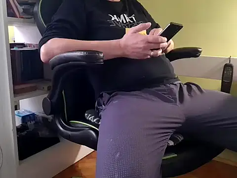 Snapshot of feathersify chatting on 20, 11, 2025 feathersify online show from 20, 11, 2025