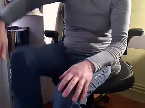 Snapshot of feathersify chatting on 26, 11, 2025 feathersify online show from 26, 11, 2025