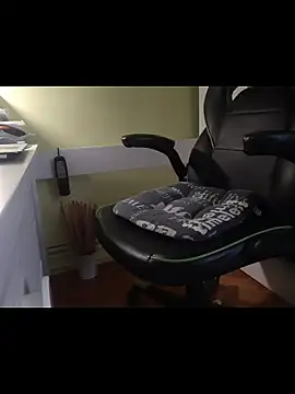 Snapshot of feathersify chatting on 12, 1, 2026 feathersify online show from 12, 1, 2026