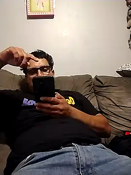 Snapshot of thickcocklatino chatting on 29, 9, 2025 thickcocklatino online show from 29, 9, 2025