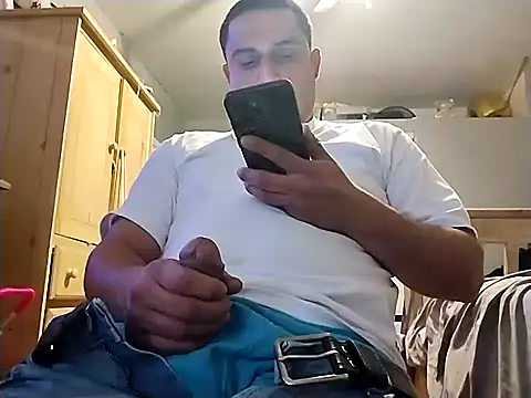 Snapshot of thickcocklatino chatting on 19, 12, 2025 thickcocklatino online show from 19, 12, 2025