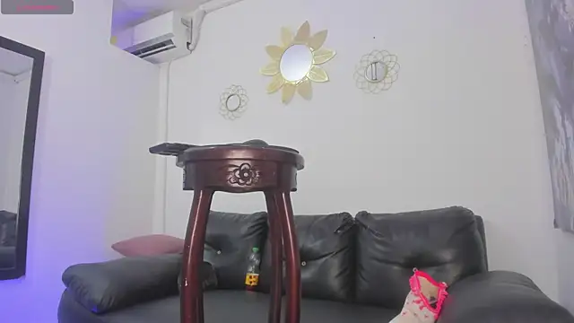 Snapshot of Sophia_Cameron chatting on 20, 1, 2025 Sophia Cameron online show from 20, 1, 2025