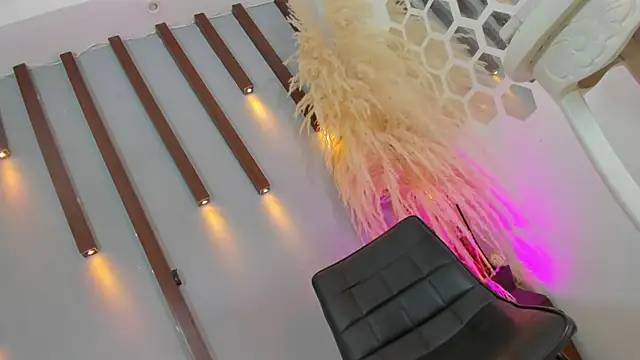 Snapshot of Sophia_Cameron chatting on 4, 10, 2025 Sophia Cameron online show from 4, 10, 2025