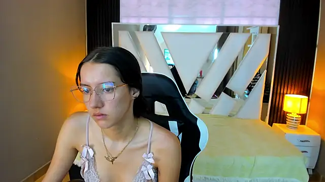 Linda4Petite online show from 9, 11, 2025