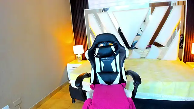 Linda4Petite online show from 22, 11, 2025