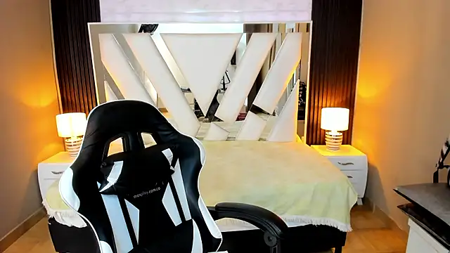 Linda4Petite online show from 31, 1, 2026