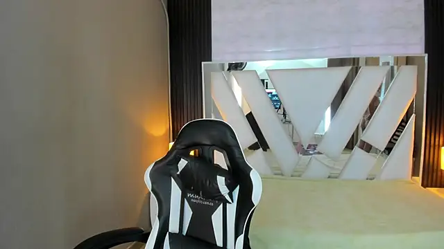 Linda4Petite online show from 6, 4, 2026