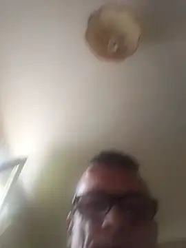 Robertino21cm online show from 16, 4, 2026