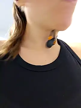 Ellie-L-Elizabeth online show from 3, 2, 2025