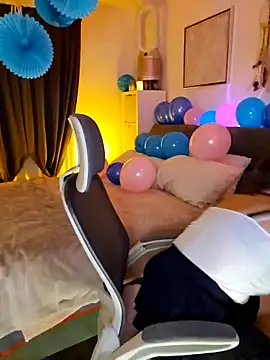 Ellie-L-Elizabeth online show from 2, 3, 2025