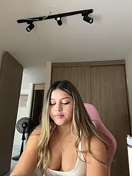 lunablossom  online show from 16, 4, 2026