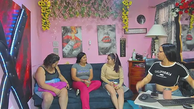 Snapshot of lesbiancuple chatting on 8, 4, 2026 lesbiancuple online show from 8, 4, 2026