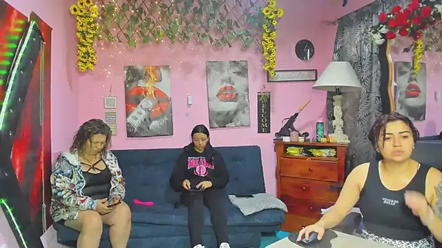 Snapshot of lesbiancuple chatting on 17, 4, 2026 lesbiancuple online show from 17, 4, 2026
