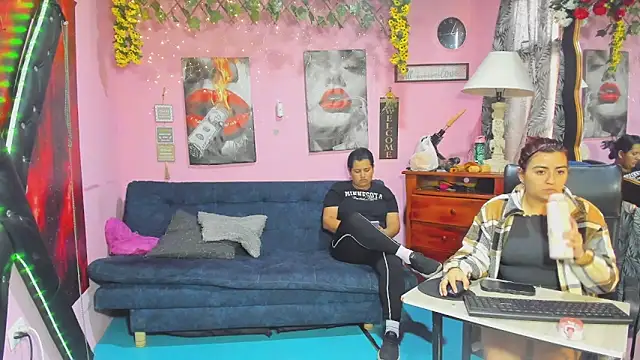Snapshot of lesbiancuple chatting on 22, 4, 2026 lesbiancuple online show from 22, 4, 2026