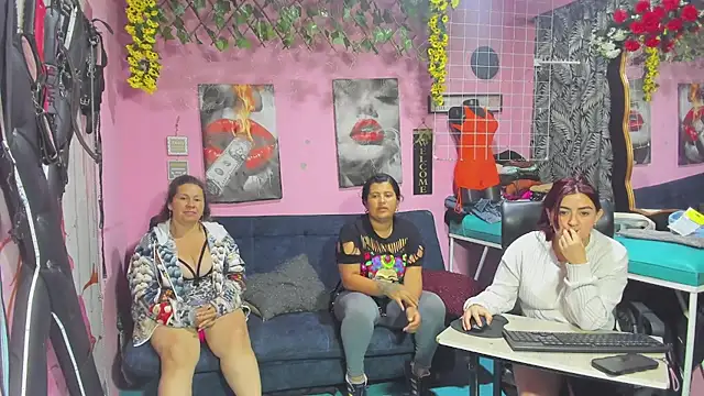 Snapshot of lesbiancuple chatting on 12, 5, 2026 lesbiancuple online show from 12, 5, 2026